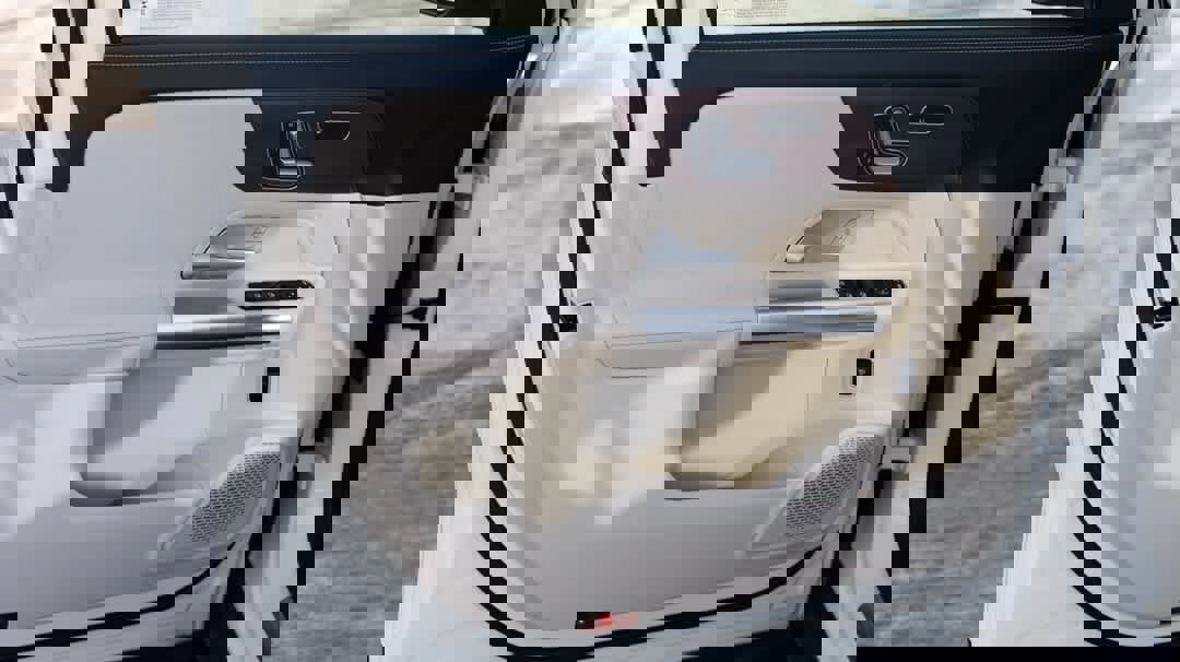 Certified 2023 Mercedes-Benz GLA 250 4MATIC w/ Premium Package image 20