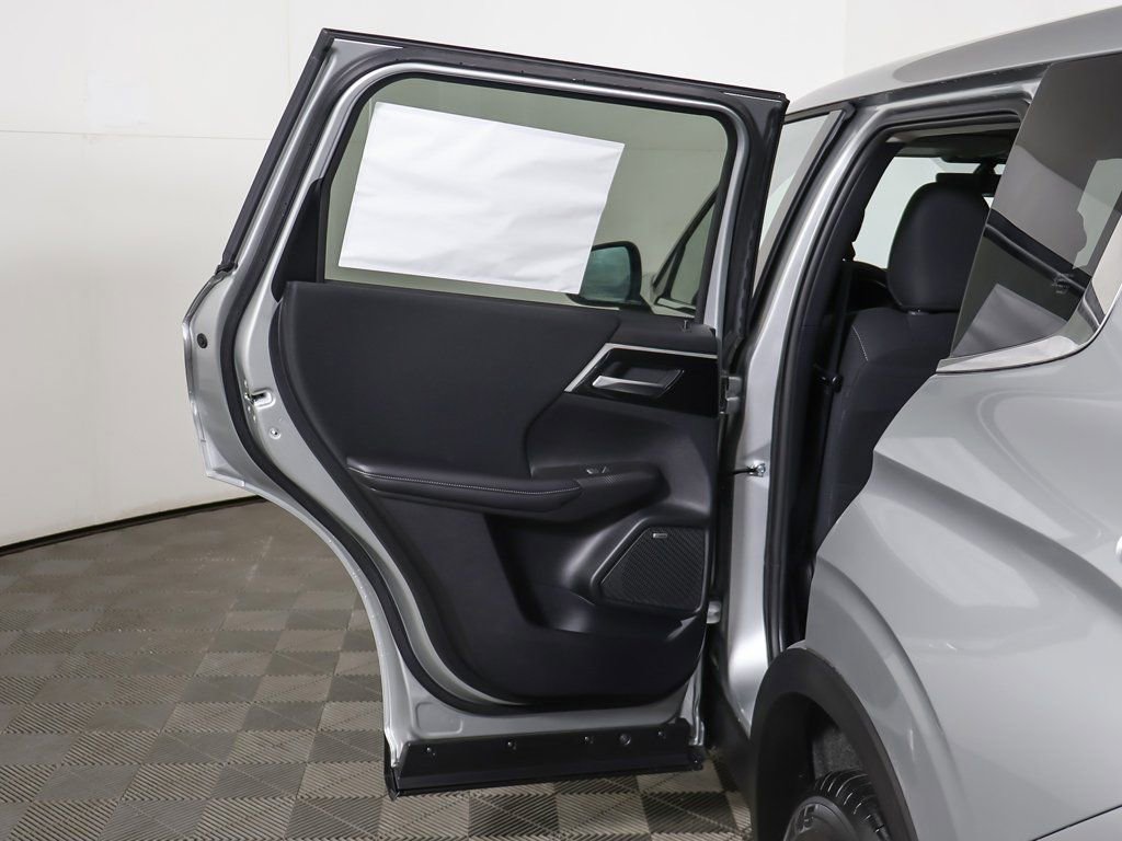 New 2026 Mitsubishi Outlander ES image 22