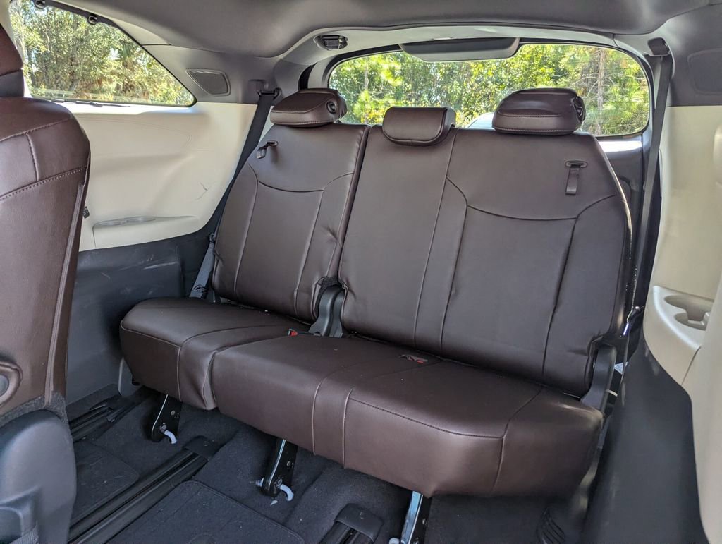 Certified 2024 Toyota Sienna Platinum image 22