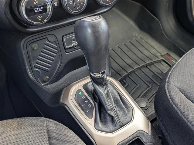 Used 2015 Jeep Renegade Latitude w/ Popular Equipment Group FWD image 12