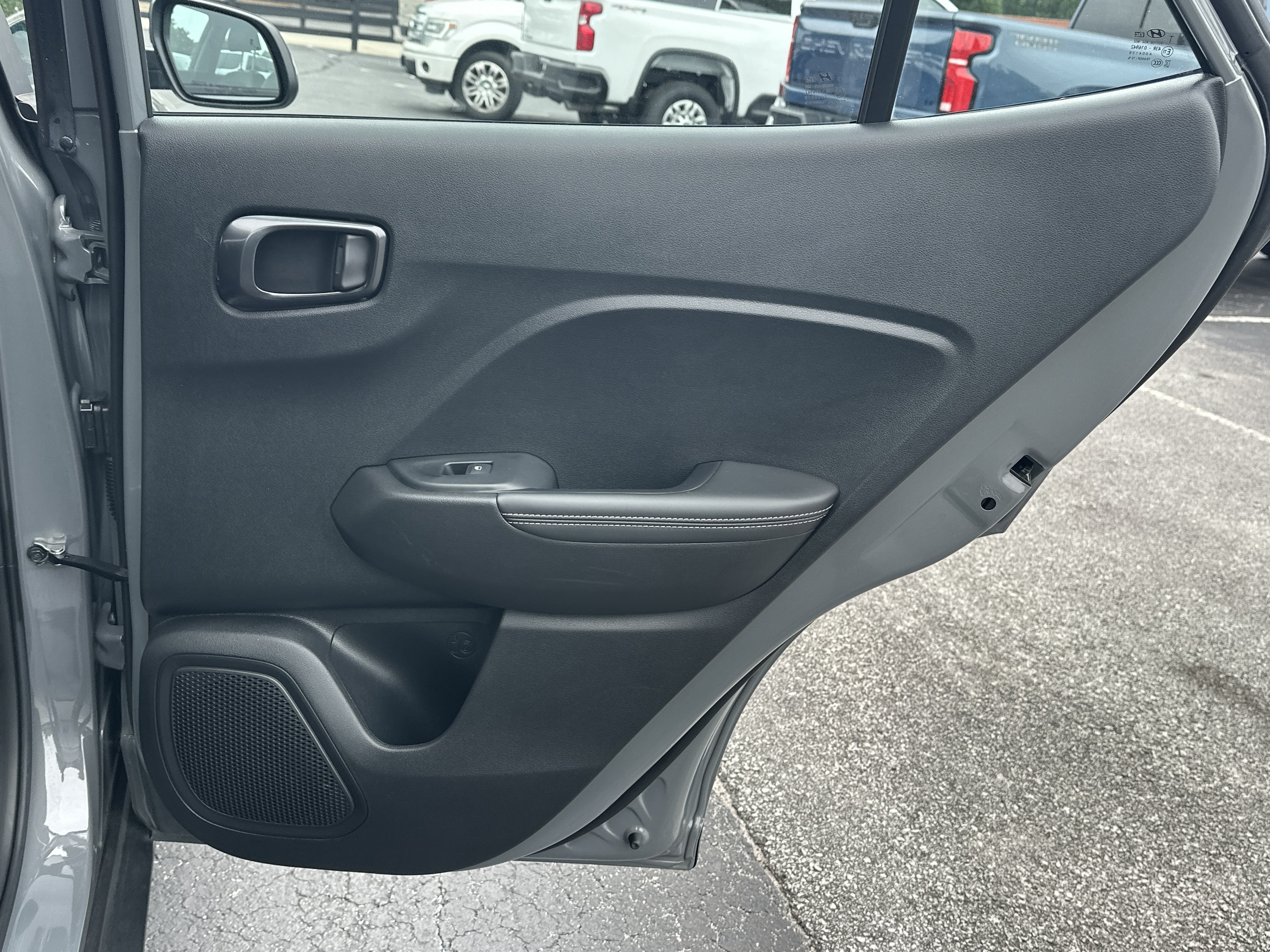 Used 2023 Hyundai Venue Limited FWD image 17