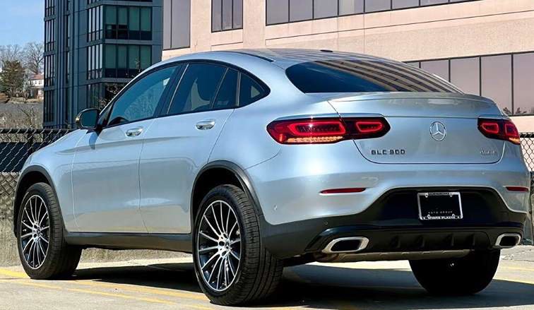 Used 2021 Mercedes-Benz GLC 300 4MATIC Coupe image 2