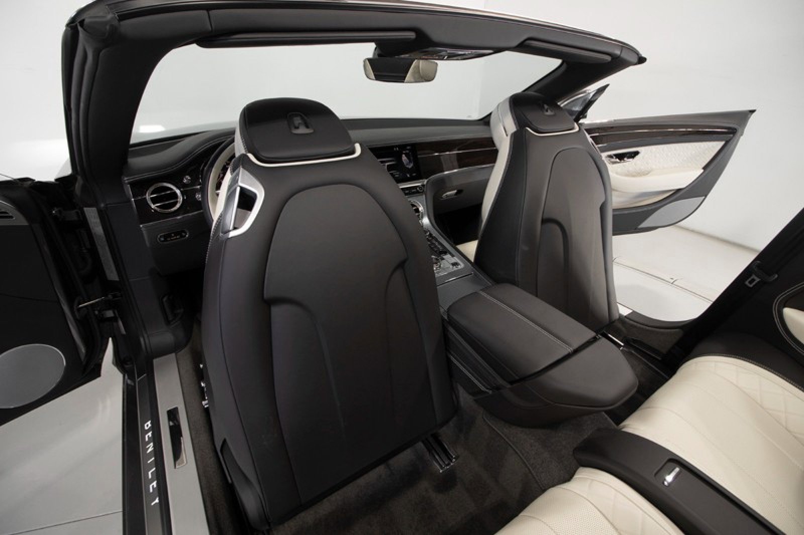 Used 2021 Bentley Continental GT image 42