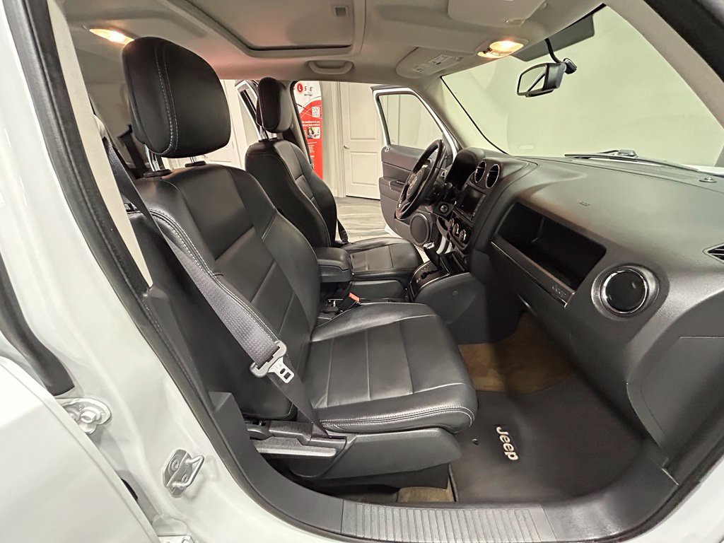 Used 2017 Jeep Patriot High Altitude AWD/4WD image 41