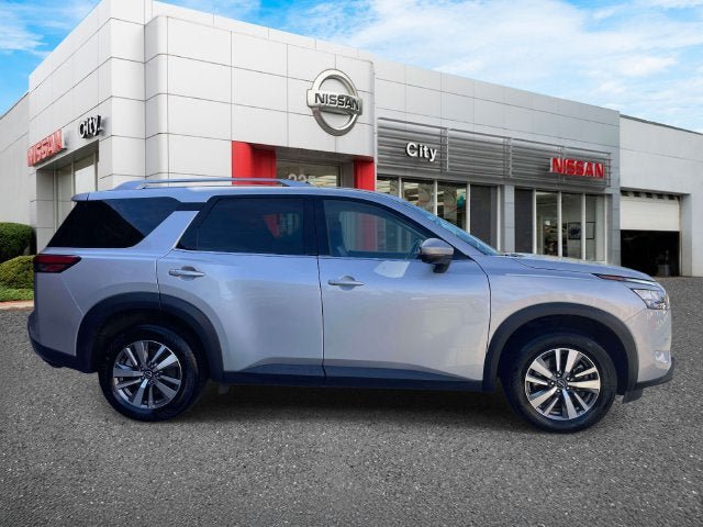 Used 2025 Nissan Pathfinder SL AWD/4WD image 5
