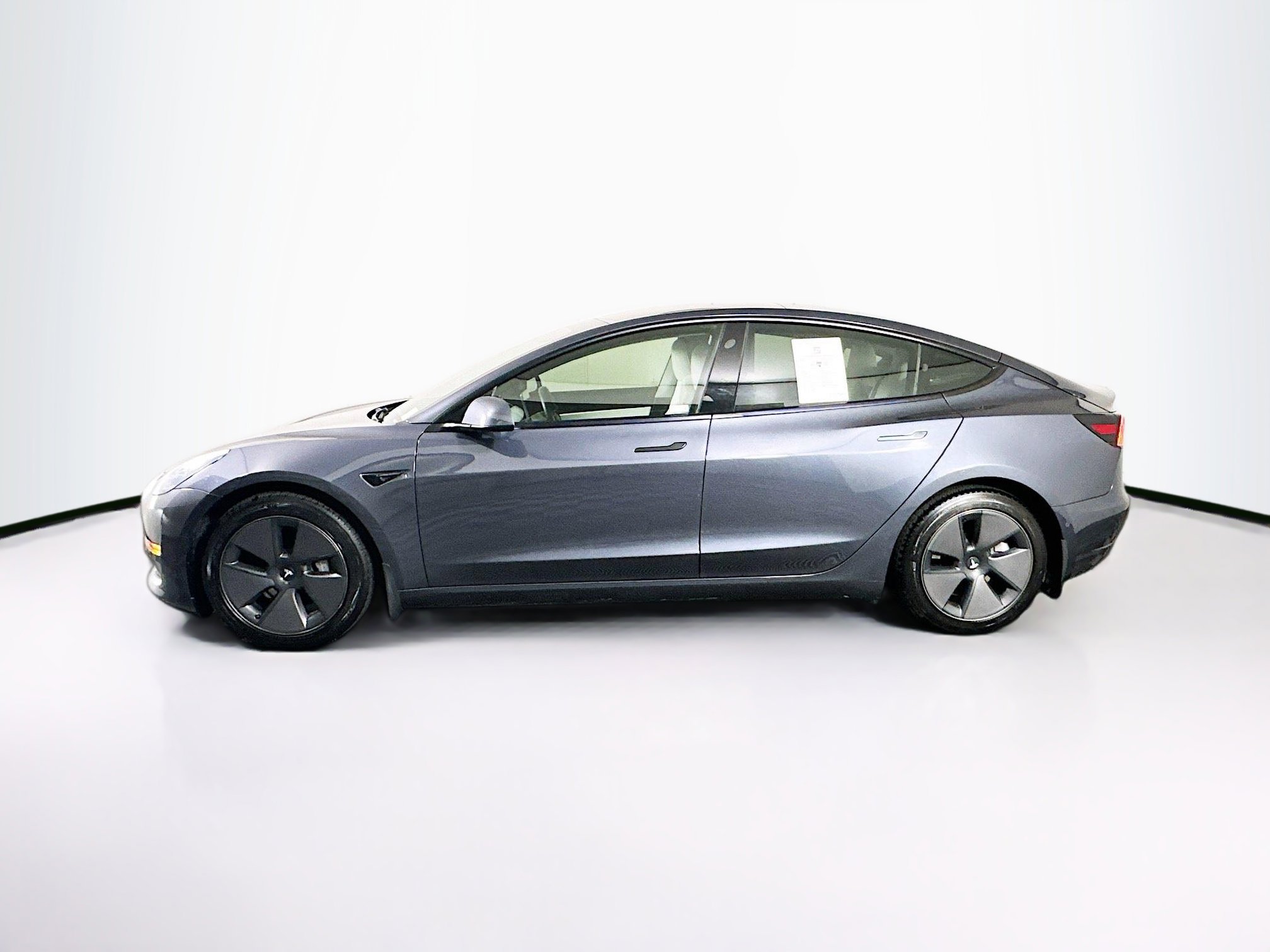 Used 2021 Tesla Model 3 Standard Range Plus image 4