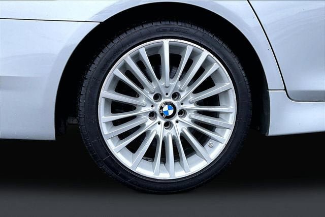 Used 2016 BMW 550i xDrive Sedan AWD/4WD image 10