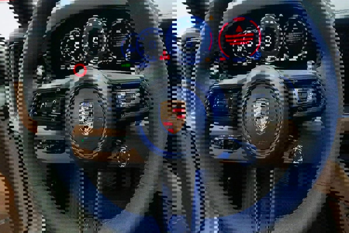 Used 2025 Porsche Cayenne Coupe image 24