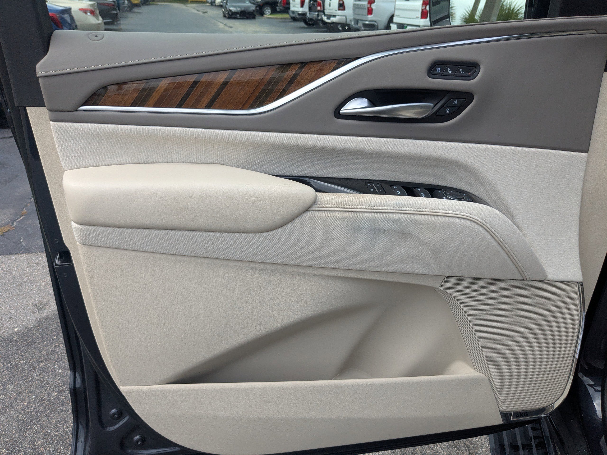 Certified 2023 Cadillac Escalade ESV Sport Platinum w/ LPO, ONYX Package image 13