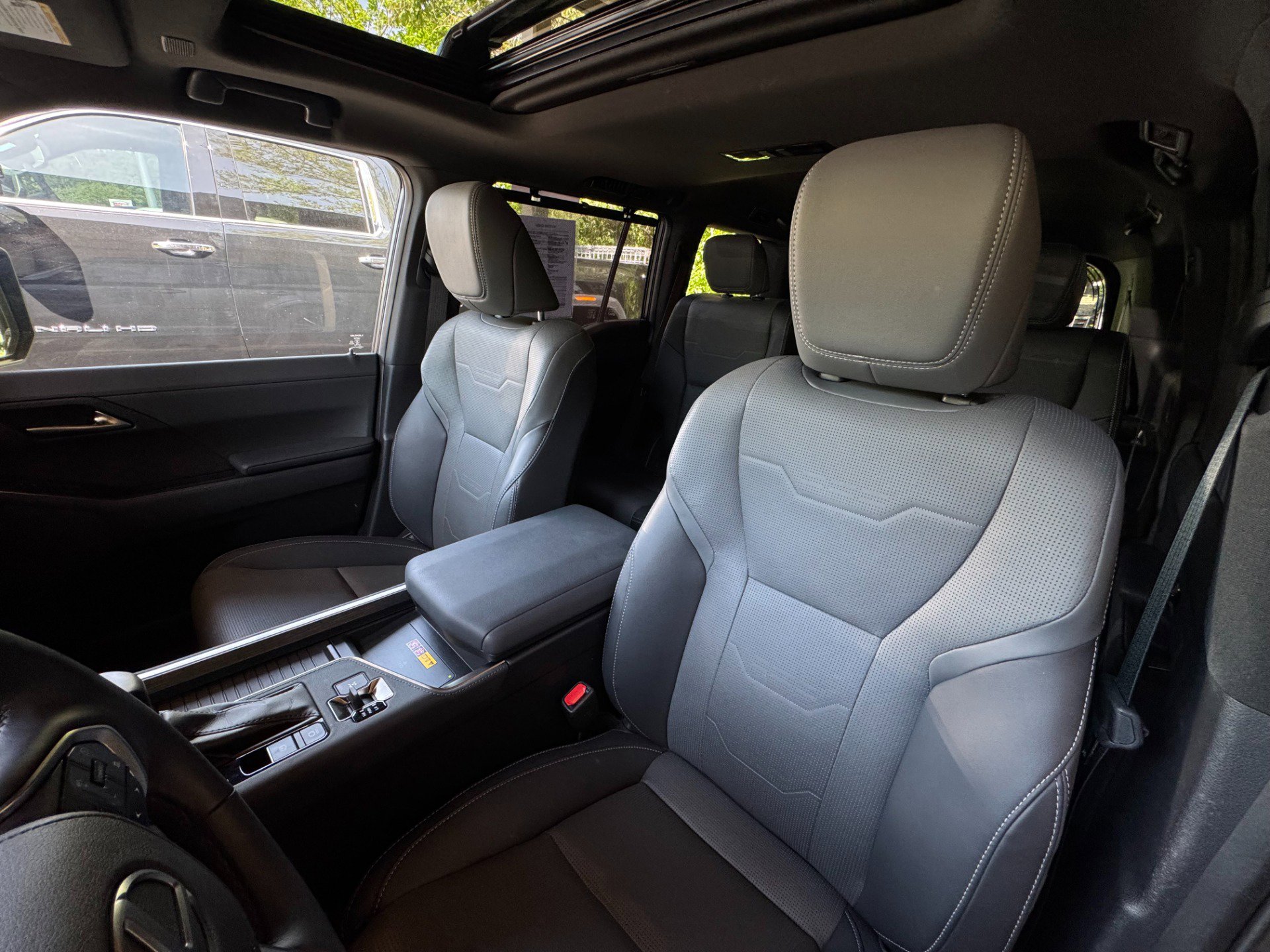 Used 2024 Lexus GX 550 AWD/4WD image 11