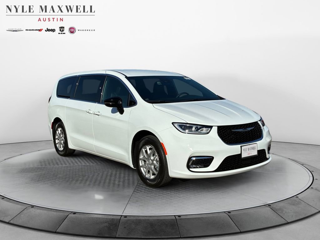 New 2026 Chrysler Pacifica Limited FWD image 2
