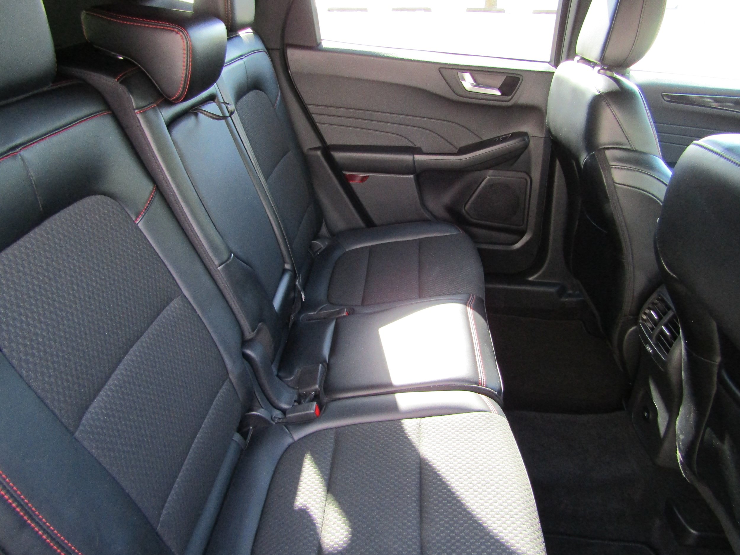 Used 2024 Ford Escape ST-Line w/ Tech Pack #1 AWD/4WD image 17