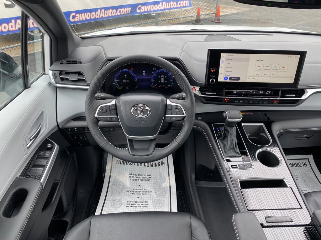 Used 2025 Toyota Sienna XSE image 21