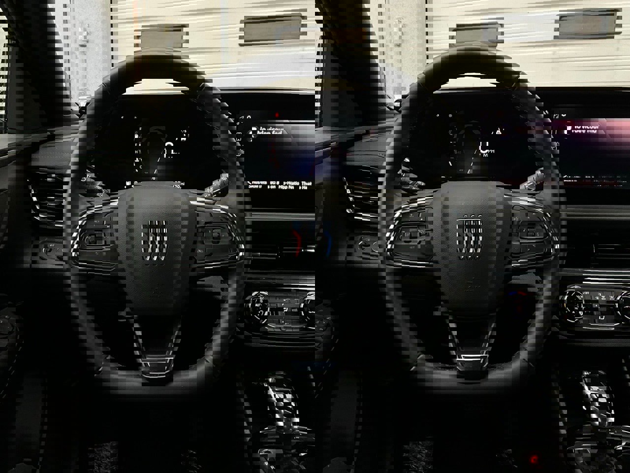 Used 2025 Buick Envista Sport Touring image 32