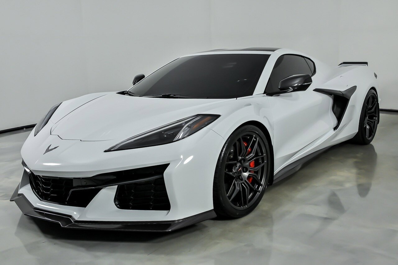 Used 2023 Chevrolet Corvette Z06 w/ Engine Appearance Package RWD image 6