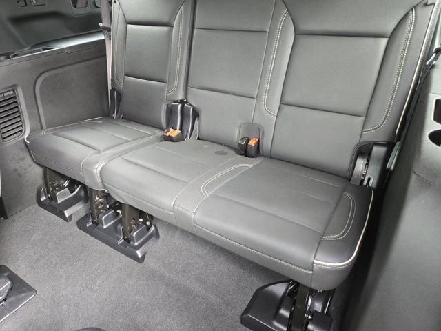 Used 2025 Chevrolet Suburban Premier image 30