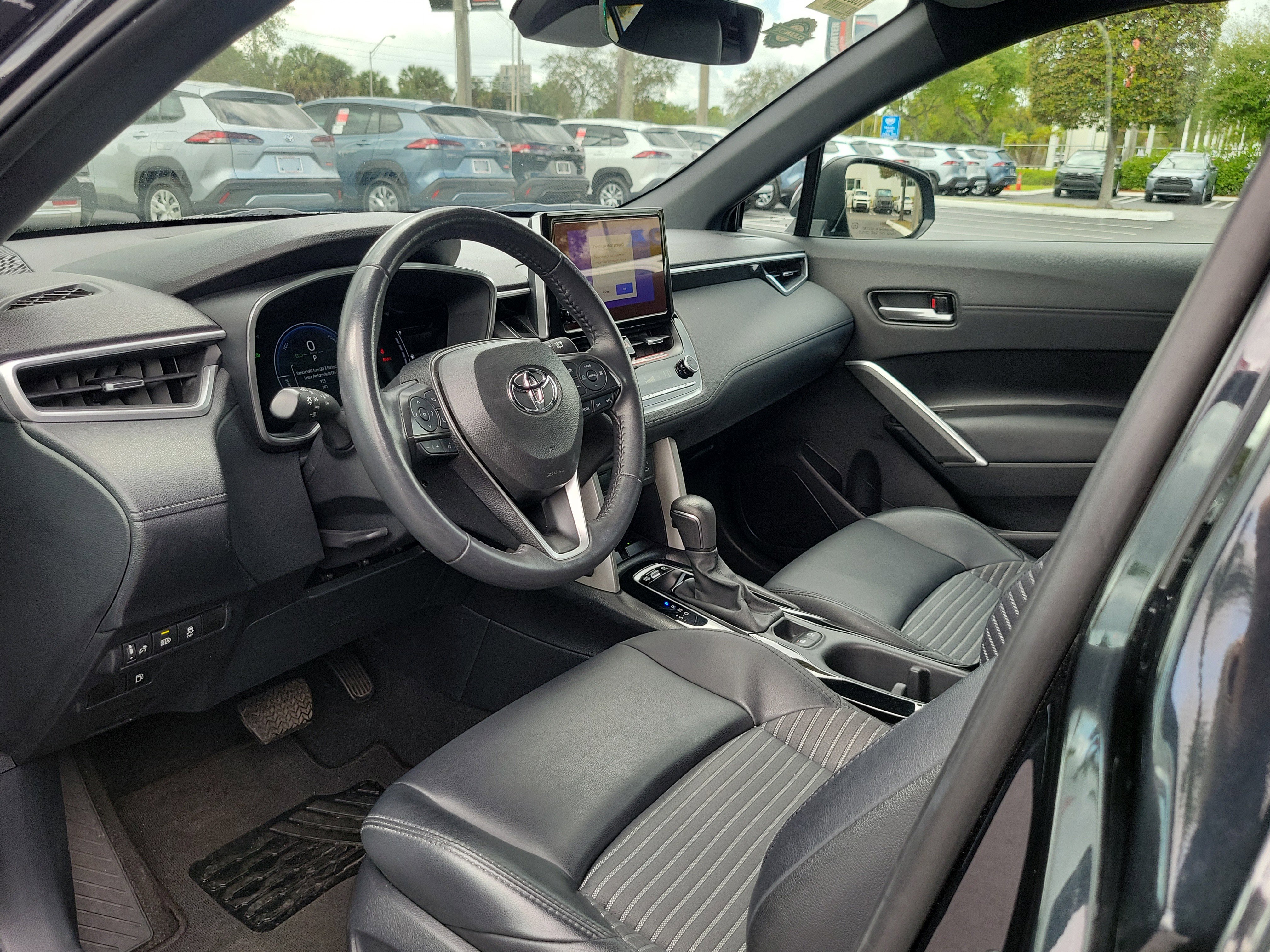 Used 2024 Toyota Corolla Cross SE image 19