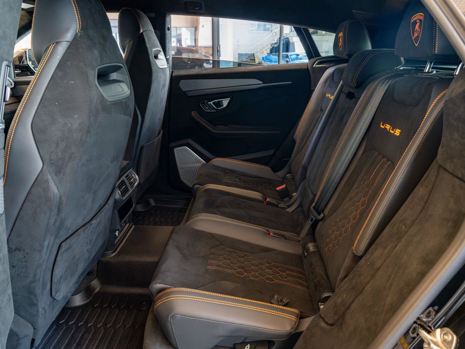 Used 2024 Lamborghini Urus Performante AWD/4WD image 33
