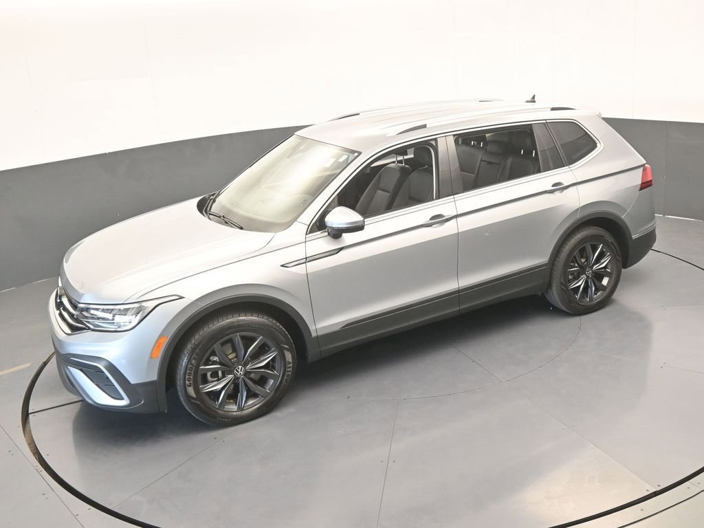 Used 2023 Volkswagen Tiguan SE image 48