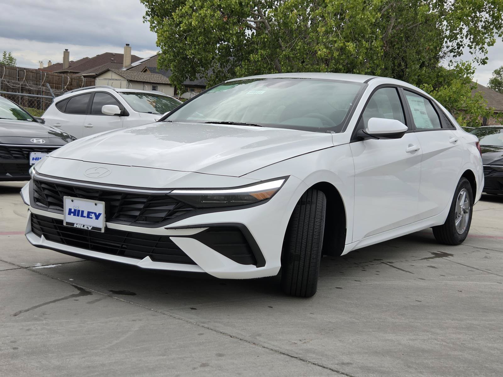 New 2026 Hyundai Elantra SE FWD image 2
