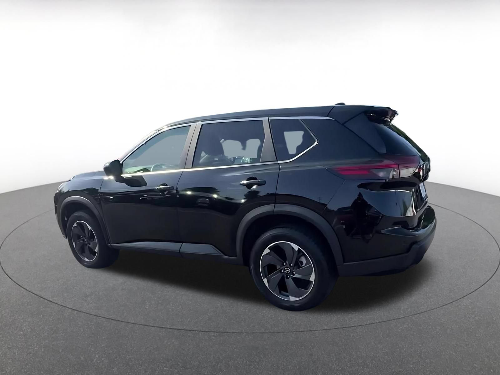 Used 2025 Nissan Rogue SV FWD image 10