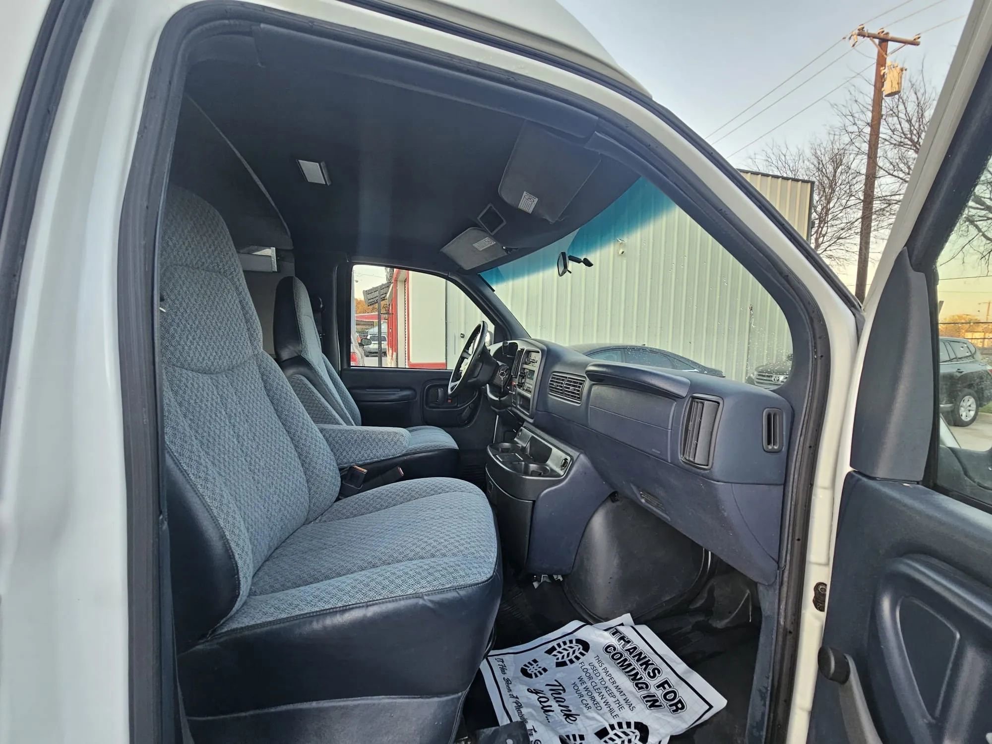 Used 2000 GMC Savana 3500 Extended image 24