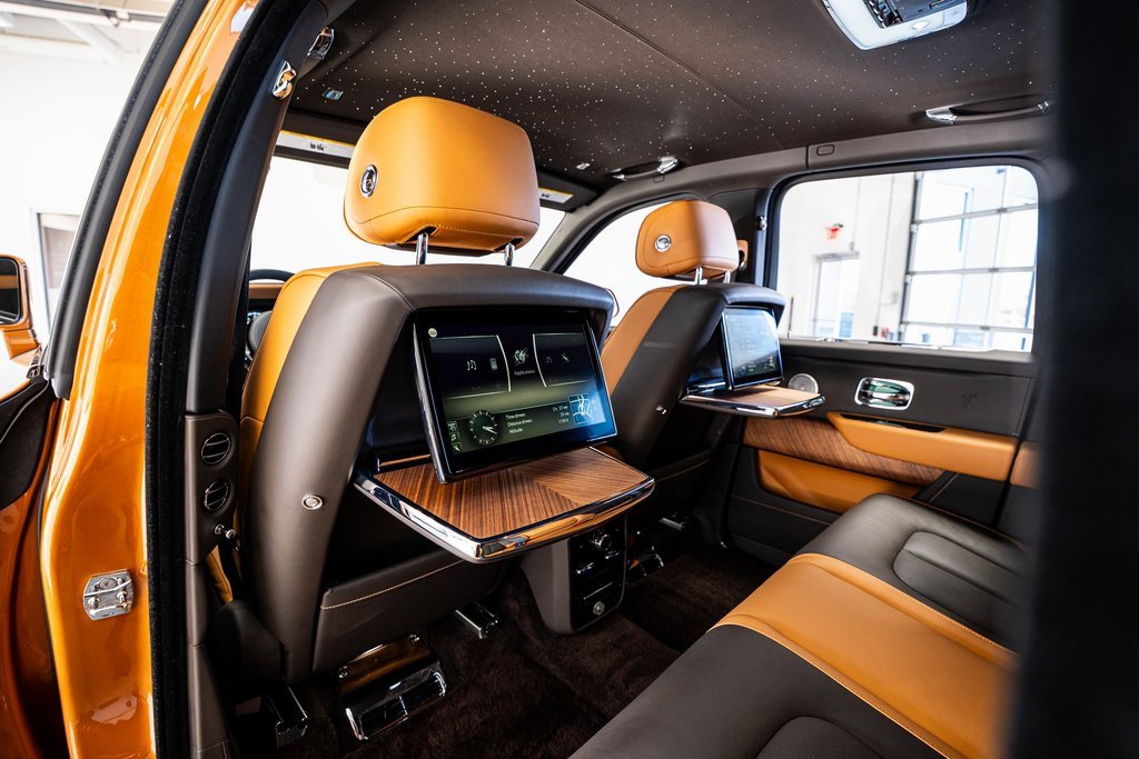Used 2023 Rolls-Royce Cullinan w/ Cullinan Package image 63