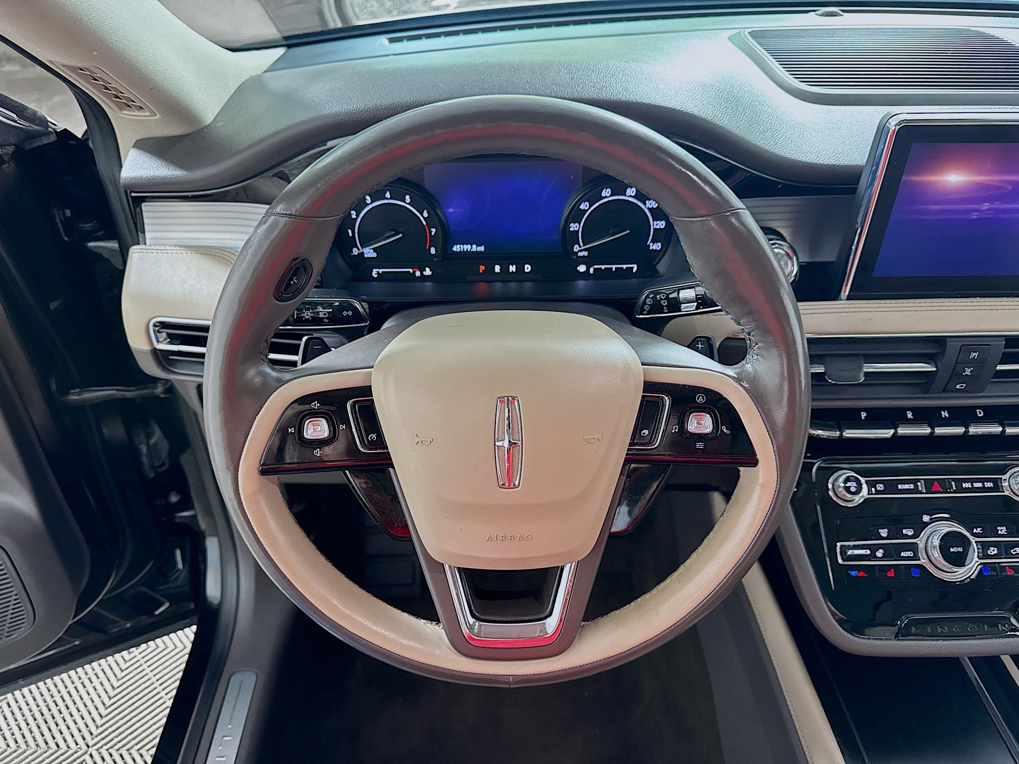 Used 2022 Lincoln Corsair AWD w/ Premium Package image 16