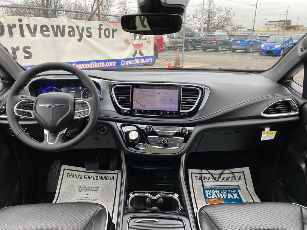 Used 2026 Chrysler Pacifica Limited image 21