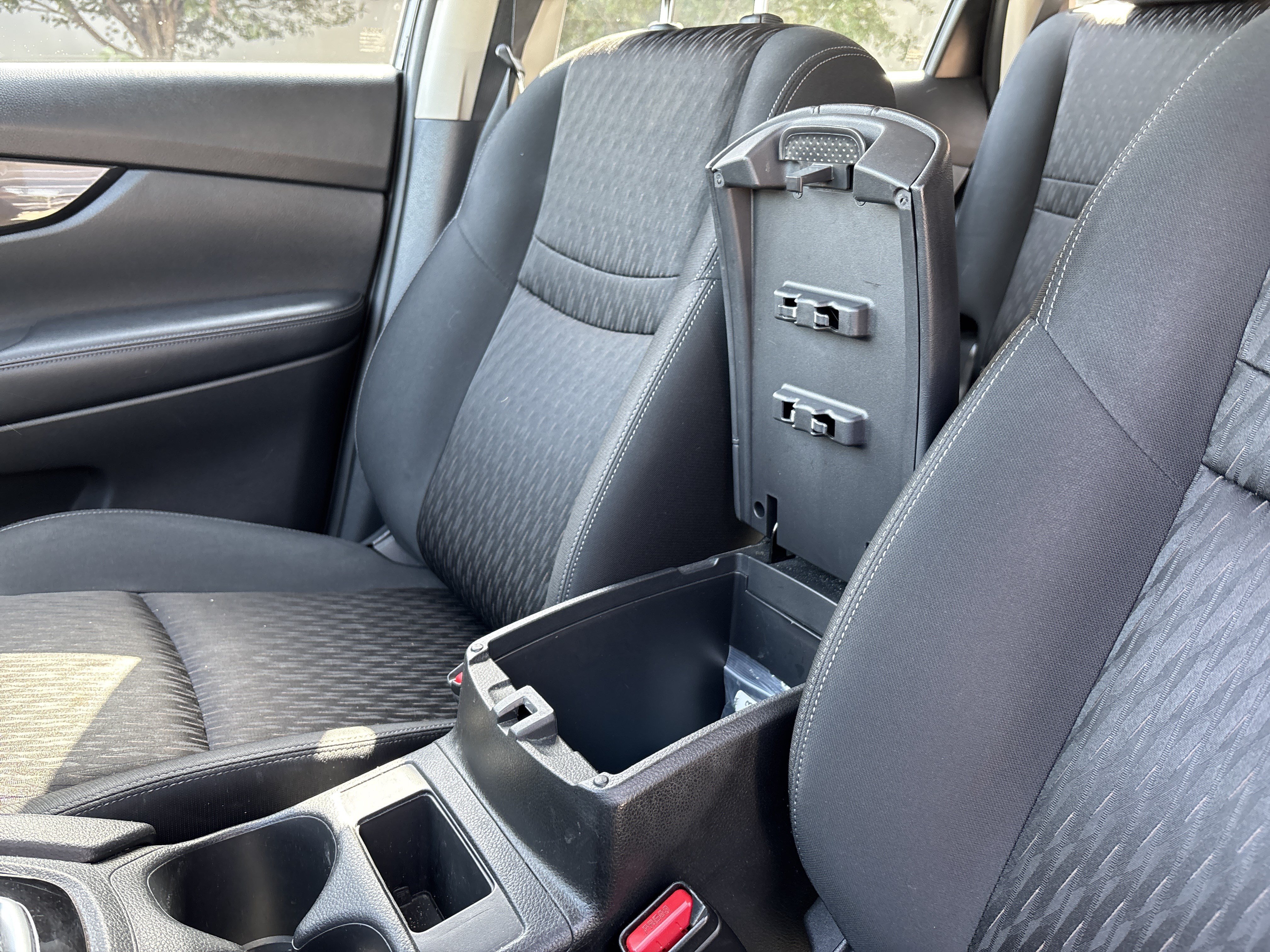 Used 2018 Nissan Rogue S AWD/4WD image 26