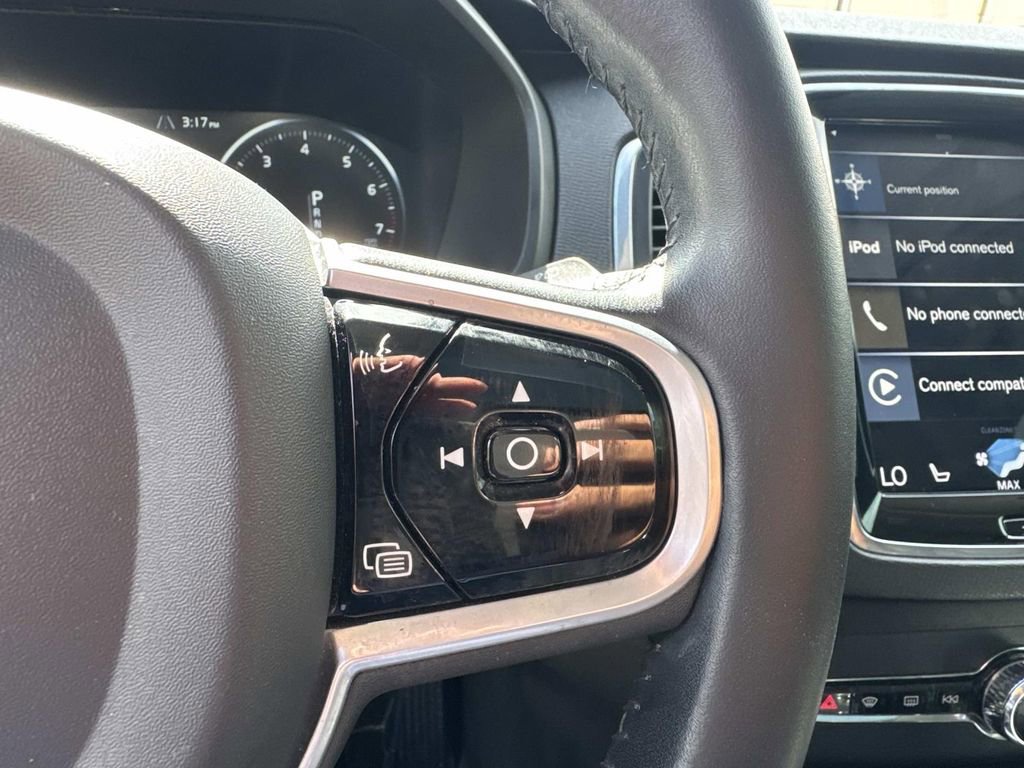 Used 2020 Volvo XC90 T6 Momentum image 20