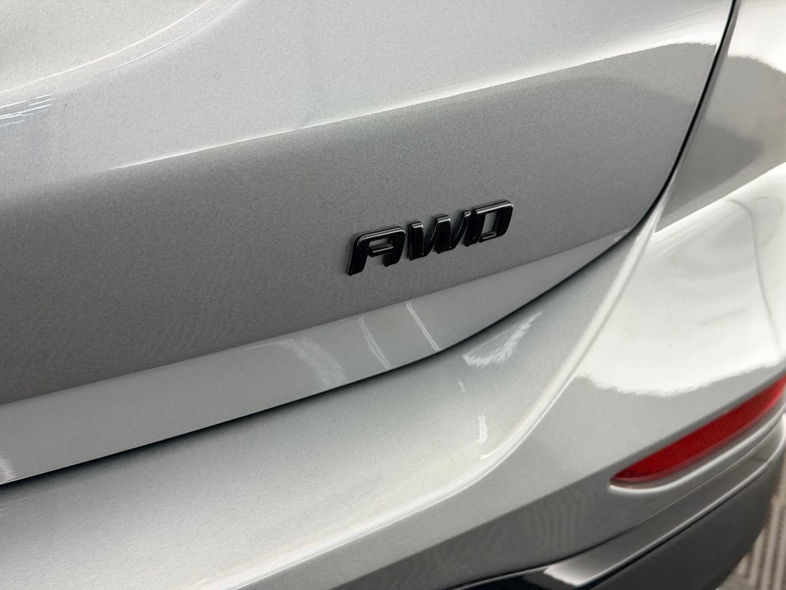 Used 2024 Chevrolet Equinox Premier image 13