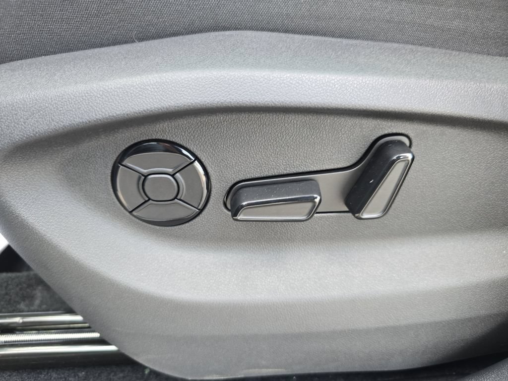 New 2026 Volkswagen Tiguan SE R-Line AWD/4WD image 25