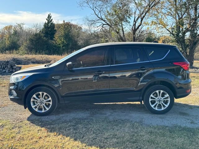 Used 2019 Ford Escape SE image 2