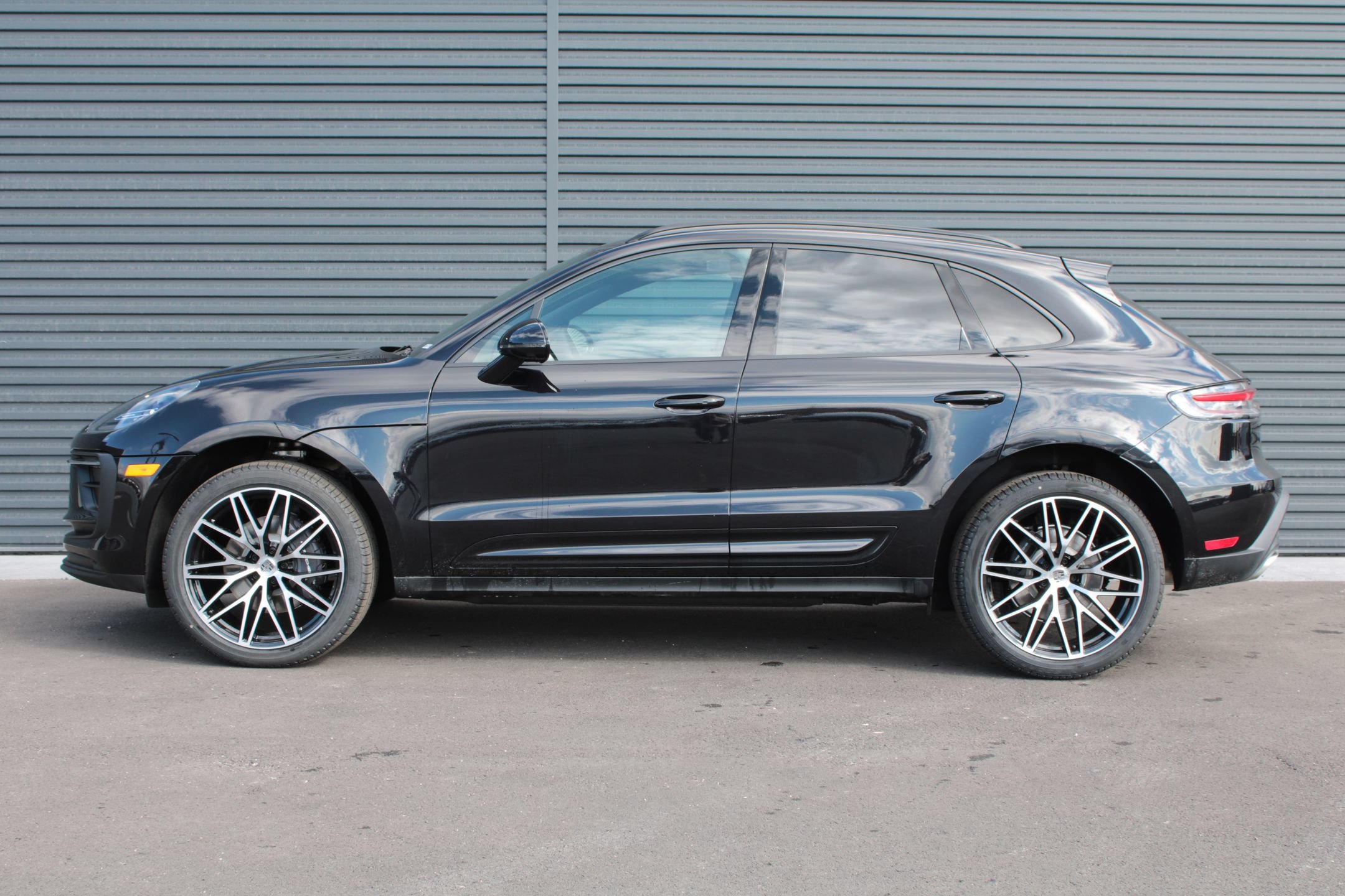 New 2026 Porsche Macan AWD/4WD image 2
