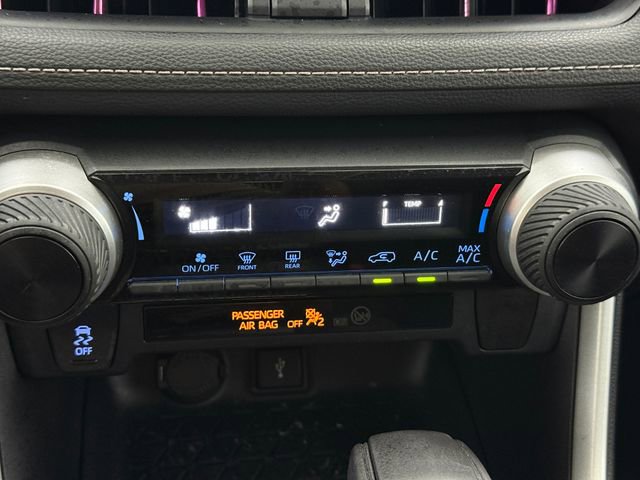 Used 2020 Toyota RAV4 LE FWD image 17