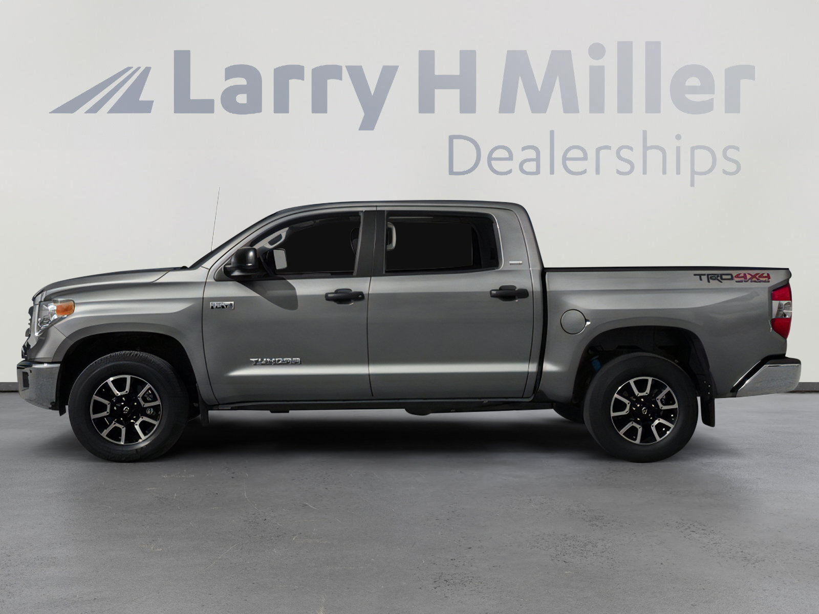 Used 2016 Toyota Tundra SR5 w/ TRD Off Road Package AWD/4WD image 3