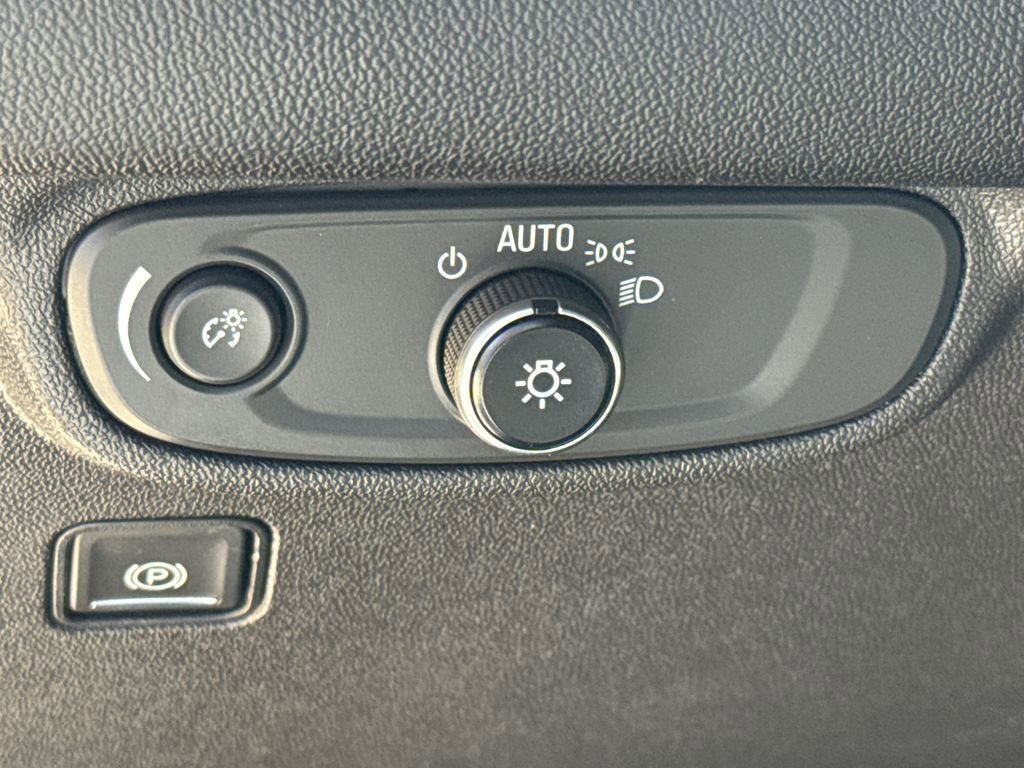 Used 2021 GMC Terrain SLE w/ Driver Convenience Package FWD image 22