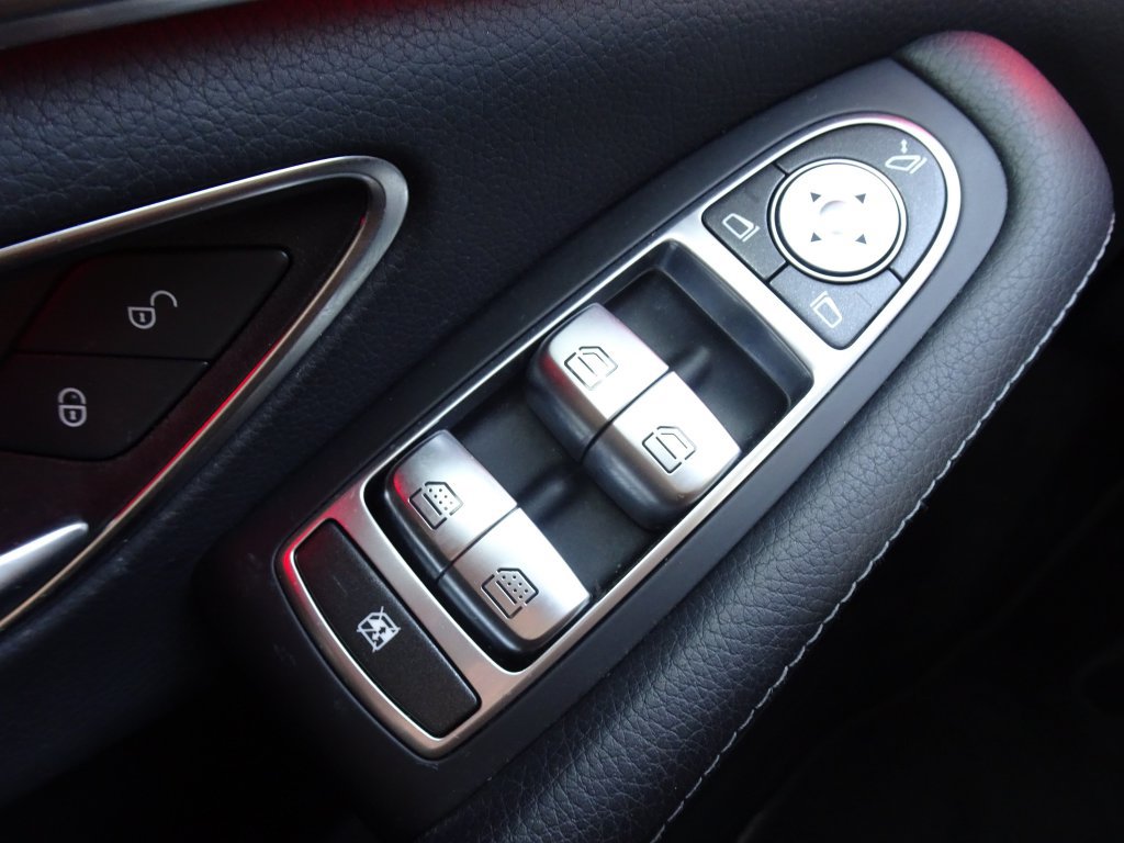 Used 2017 Mercedes-Benz S 550 4MATIC Sedan image 26