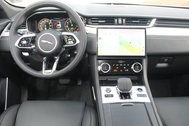 New 2026 Jaguar F-PACE R-Dynamic S image 4