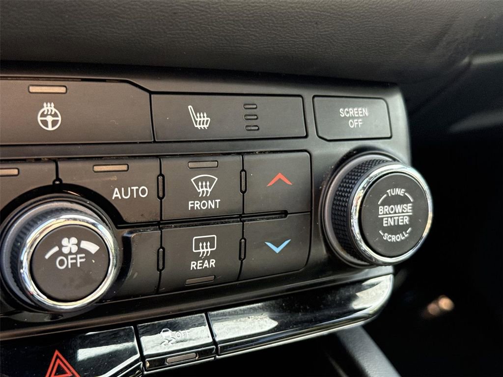 Used 2023 Dodge Durango SXT image 35