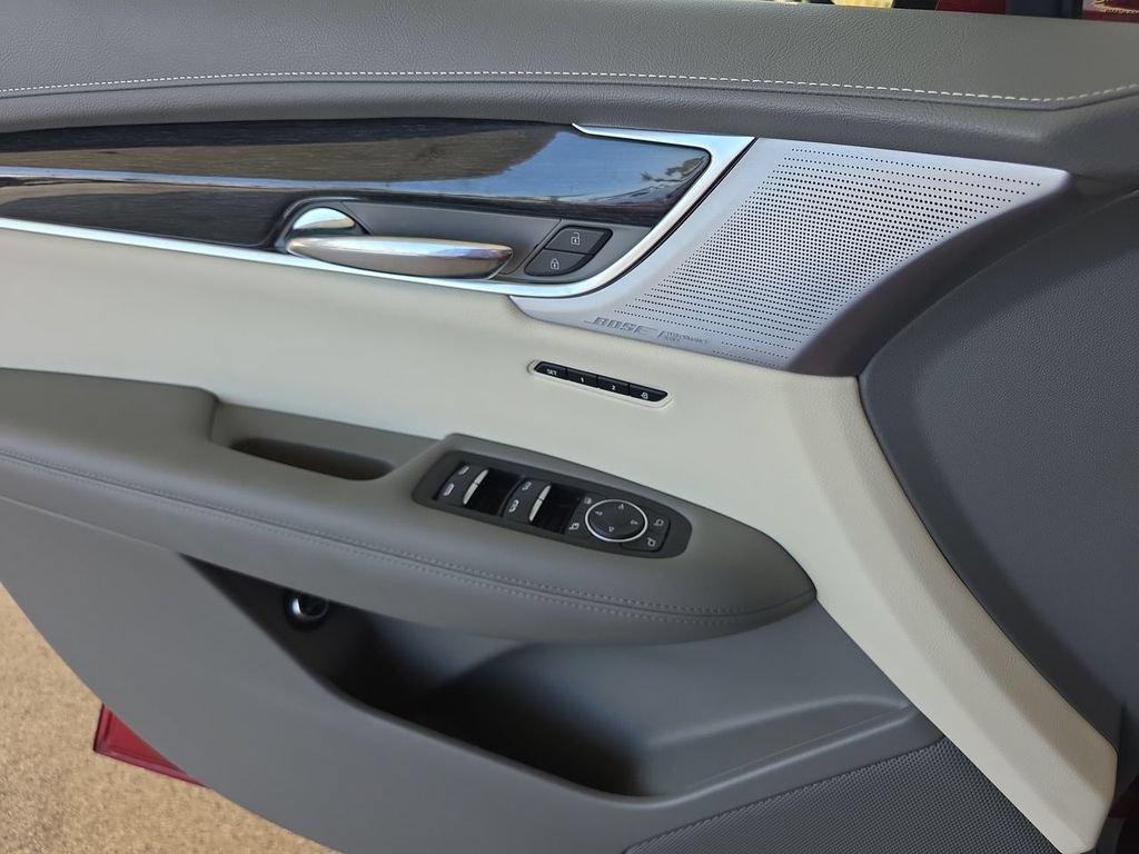 Used 2023 Cadillac XT6 Premium Luxury w/ LPO, Premium Carpet Package FWD image 24