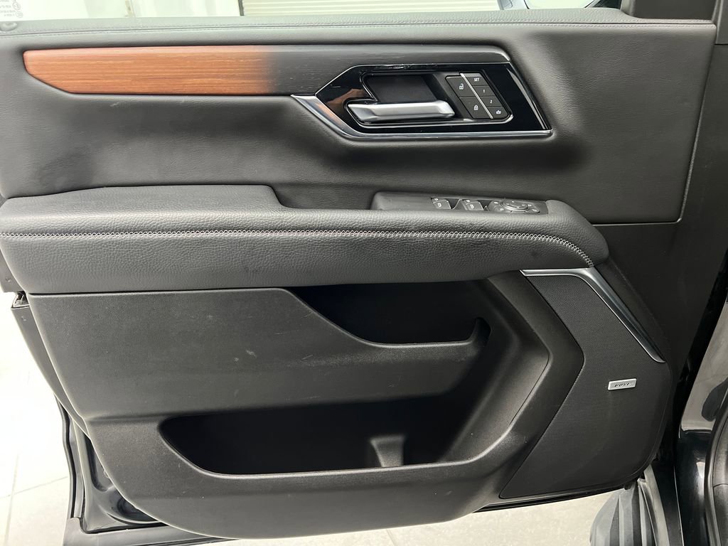 Used 2025 GMC Yukon Denali AWD/4WD image 11
