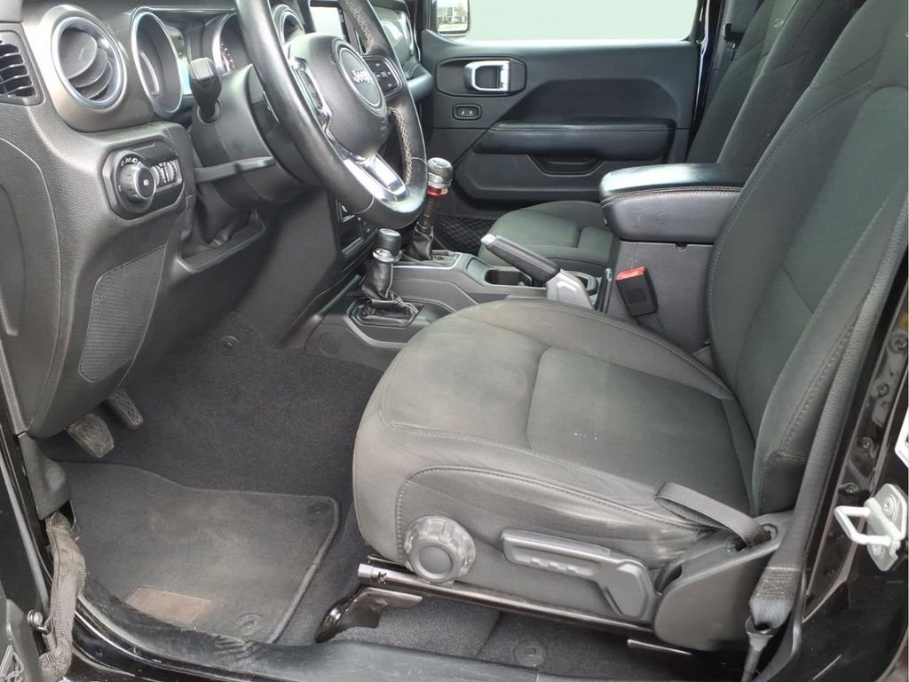 Used 2018 Jeep Wrangler Unlimited Sahara image 16