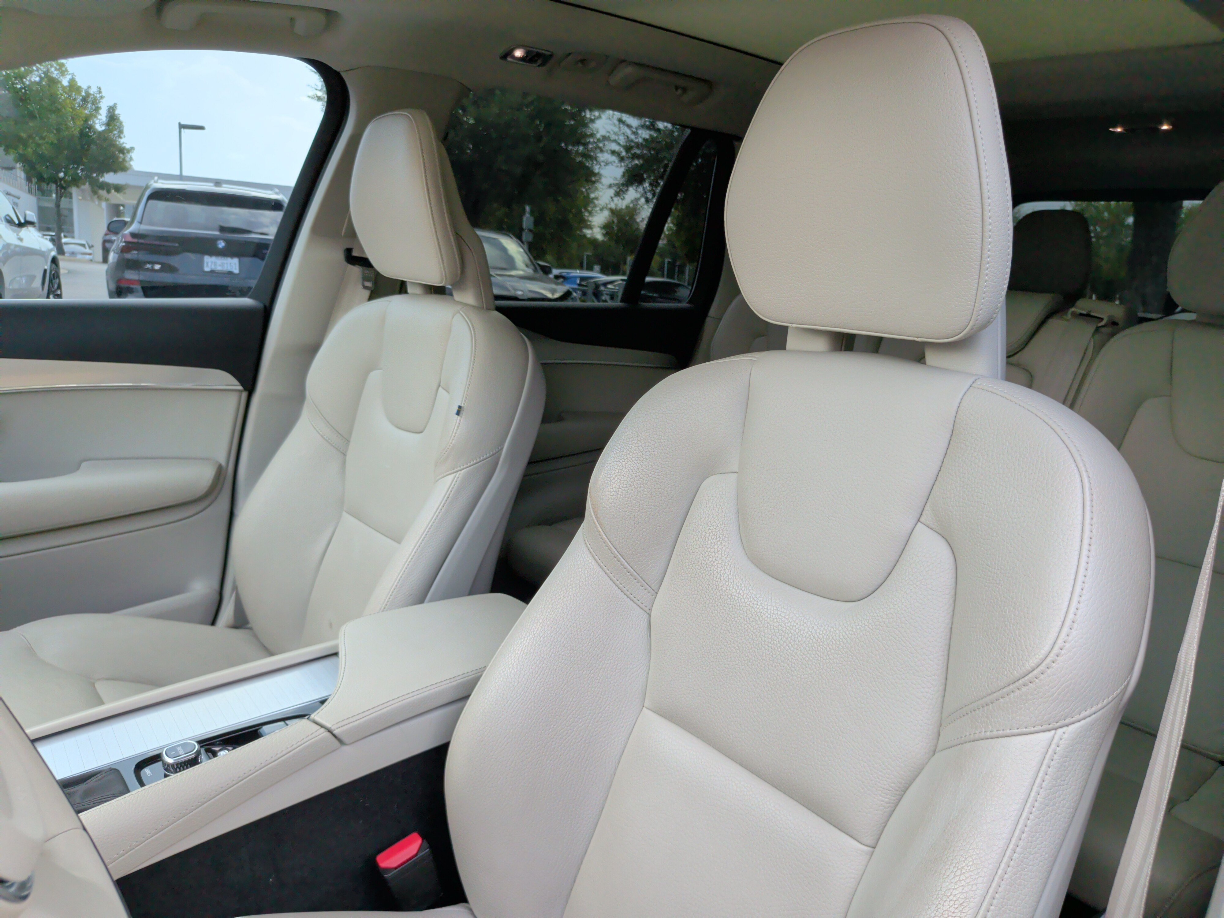 Used 2017 Volvo XC90 T6 Momentum w/ Vision Package AWD/4WD image 26