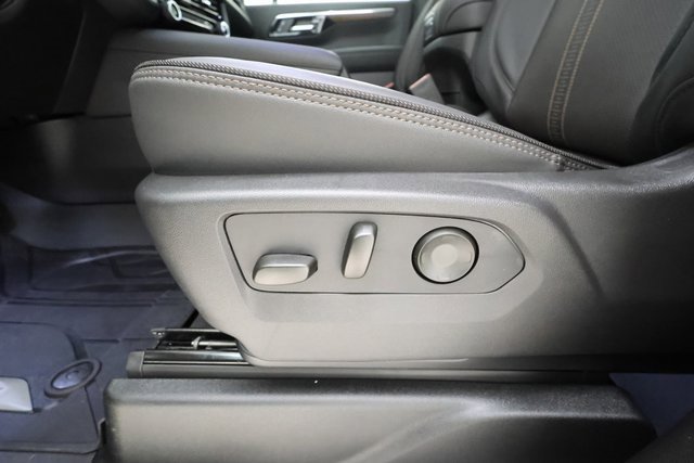 Used 2025 Chevrolet Suburban High Country image 9