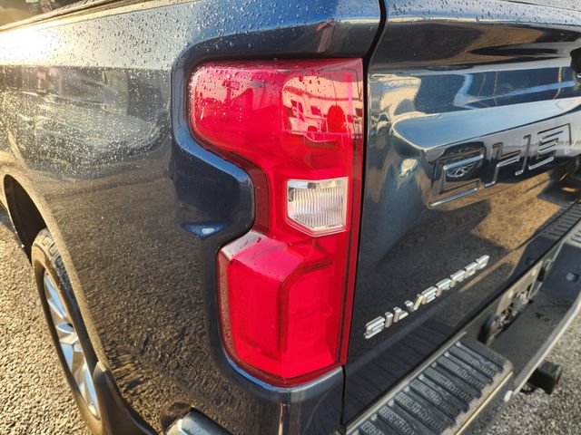 Used 2021 Chevrolet Silverado 1500 LTZ w/ Z71 Off-Road Package AWD/4WD image 7