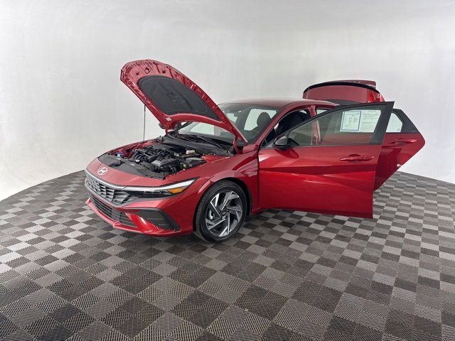 Certified 2025 Hyundai Elantra Sport w/ Cargo Package image 12