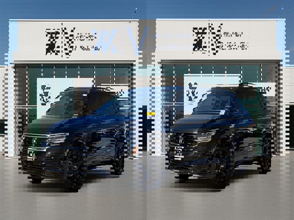 Used 2024 Volkswagen Tiguan SE R-Line image 1