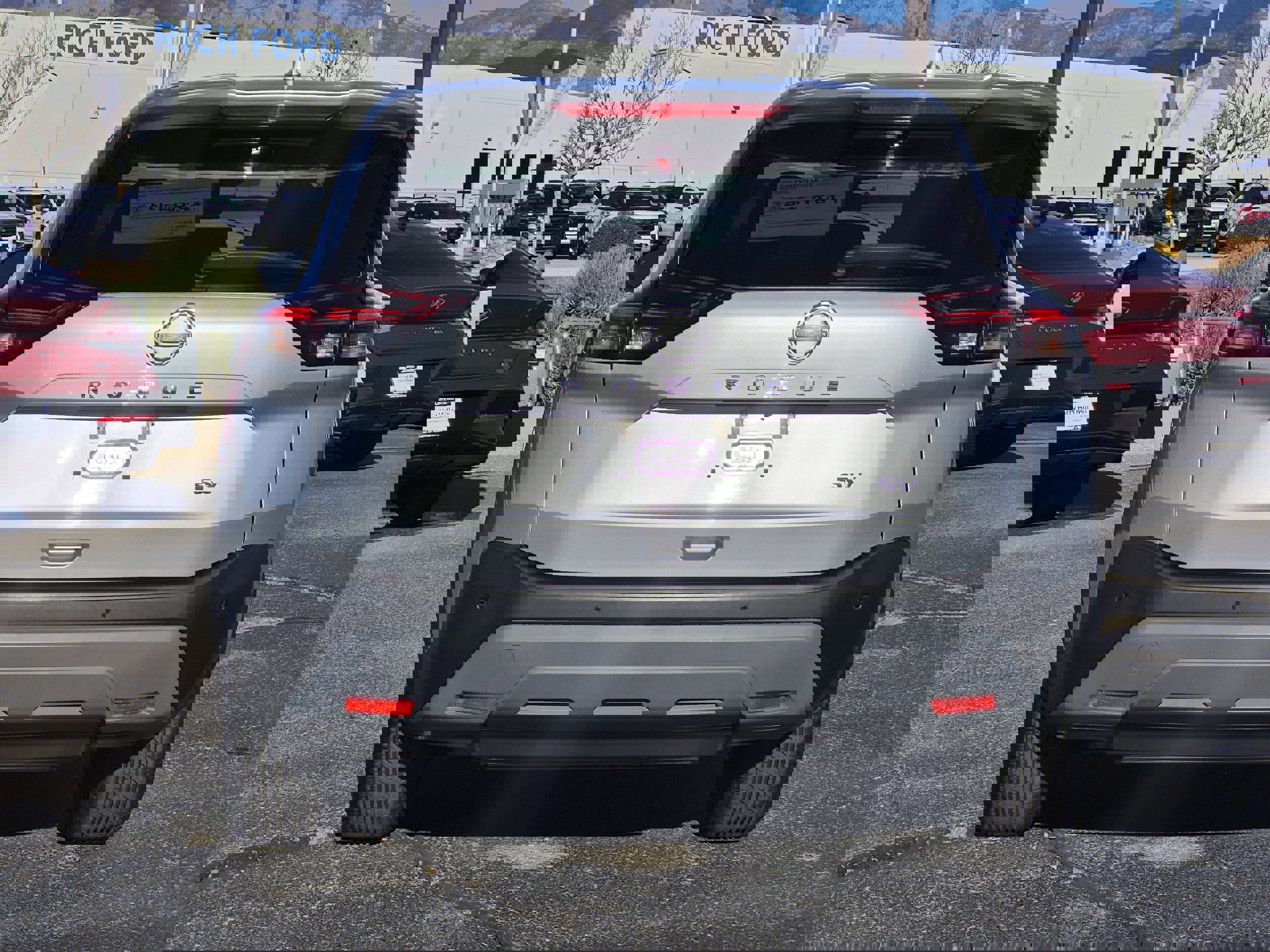 Used 2023 Nissan Rogue SV image 7